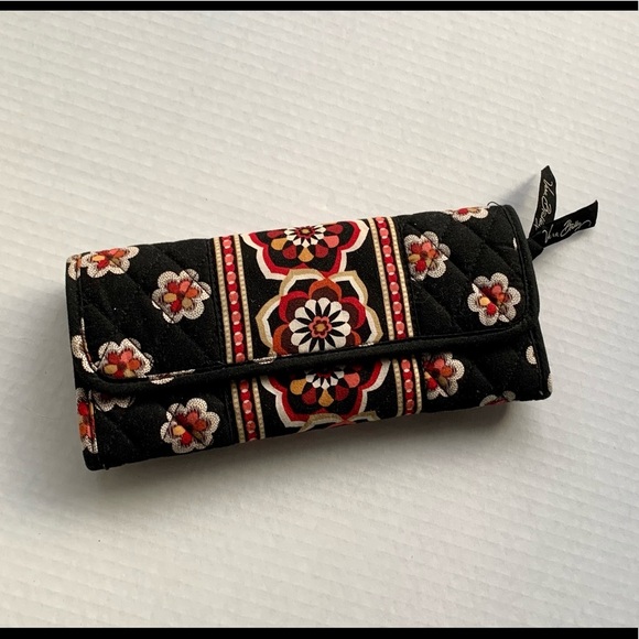 Vera Bradley full size wallet - Picture 1 of 3